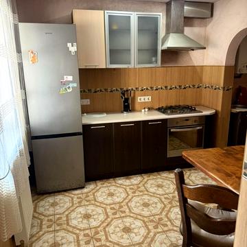 Пасічна вул. (Яноша Гуняді), 6