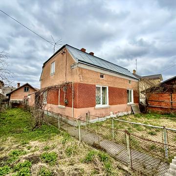 Данила Галицького вул., 15