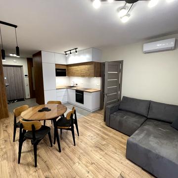 Зарічна вул., 6