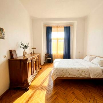 Верховної Ради бульв., 13