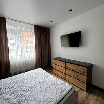 Студентська вул., 30