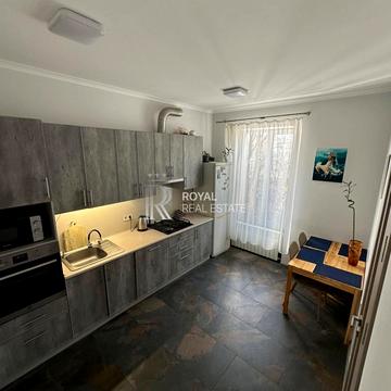 Шовковична вул., 11