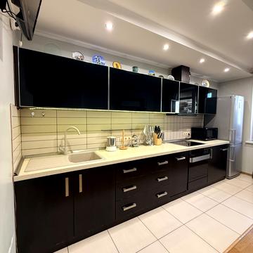 Дніпровська набережна вул., 23