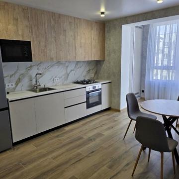 Співдружності вул., 8