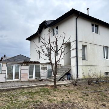 Лобановського, 17