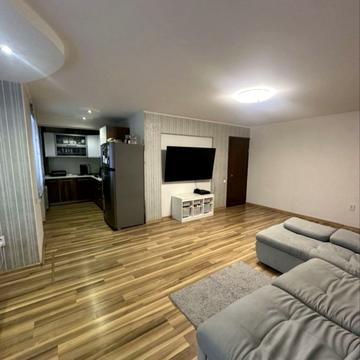 Льва Ландау просп. (50-річчя СРСР), 16