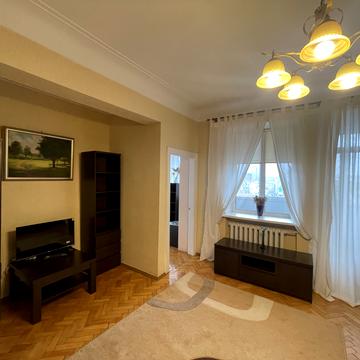 Кропивницького вул., 12