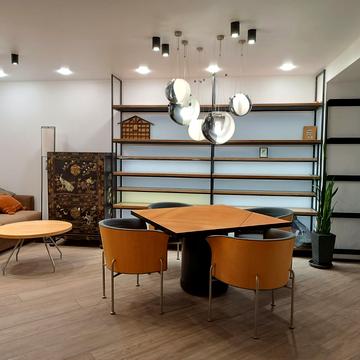 Салютна вул., 1-Б