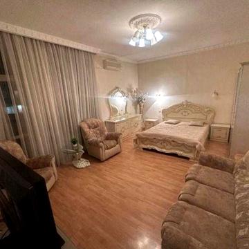 Володимирська вул., 37