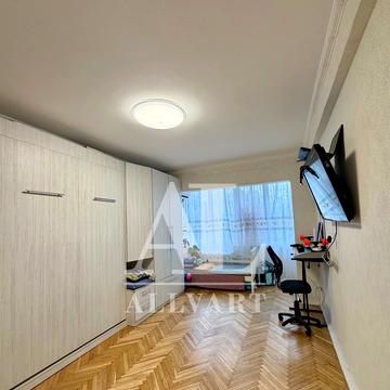 Ореста Левицького вул. (Академіка Курчатова), 13