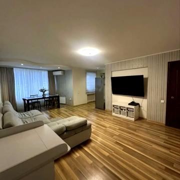 Льва Ландау просп. (50-річчя СРСР), 16