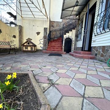 Морська вул., 4