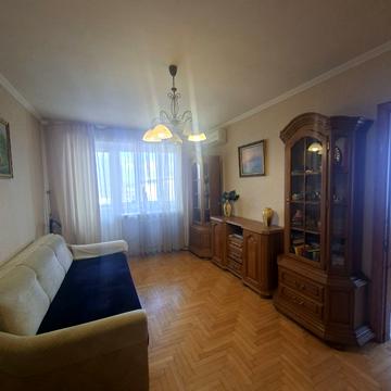 Авіаторів вул., 13