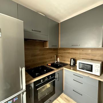 Надрічна вул., 3