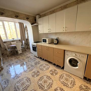 Антоновича вул. (Горького), 102