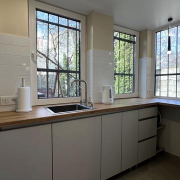 Івана Вишенського вул., 6