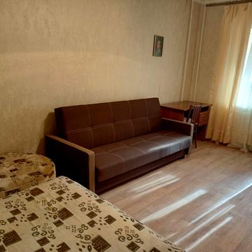 Анни Ахматової вул., 13-Б