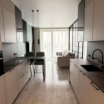 Набережна Перемоги вул., 7