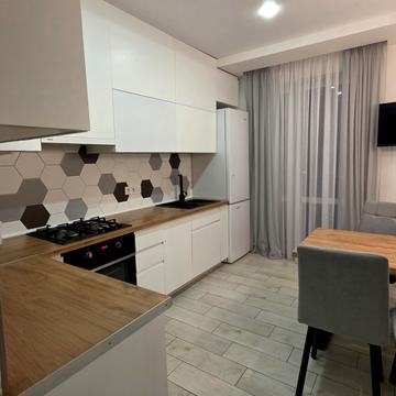 Анатолія Лабунського вул., 4