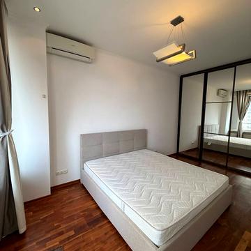 Літературна вул., 1а