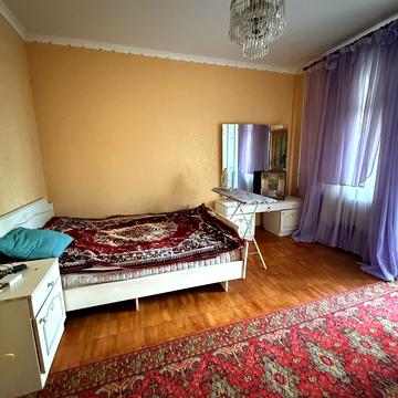 Каштанова вул., 4