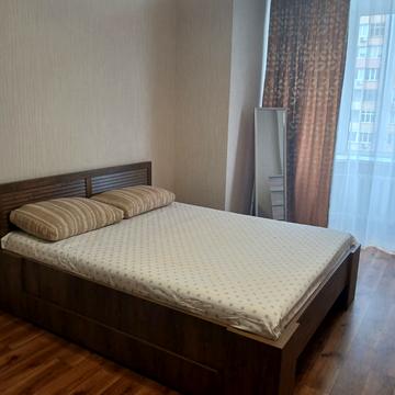 Анни Ахматової вул., 35-А