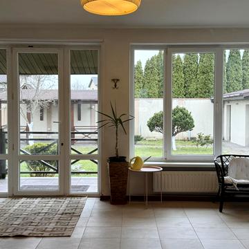 Центральна вул.