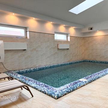 Центральна вул.