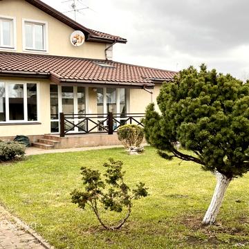 Центральна вул.