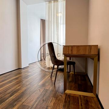 Молодіжна вул., 2