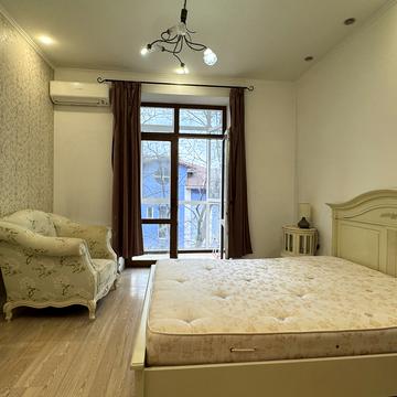 Миколи Міхновського бульв. (Дружби народів), 26/1