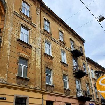 Шпитальна вул., 13