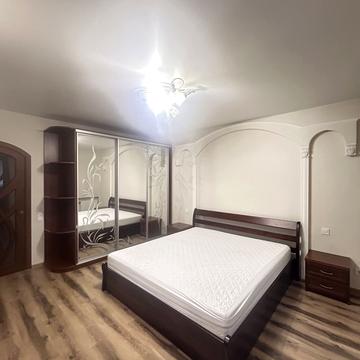 Коцюбинського вул., (Будинок 3)