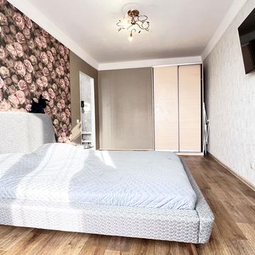 Героїв полку "Азов" вул. (Маршала Малиновського), 1