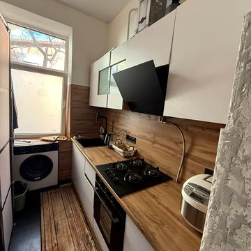 Залізнична вул., 40