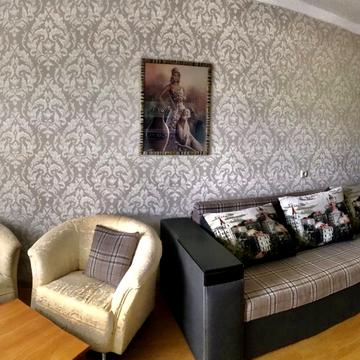 Академіка Філатова вул., 1