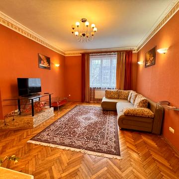 Гетьмана Петра Дорошенка вул. (Жовтнева), 71