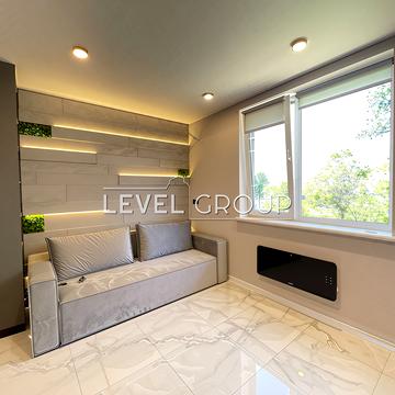 Юнацька вул., (Будинок Smart 11)