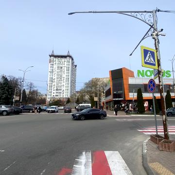 Шевченка пл., 3