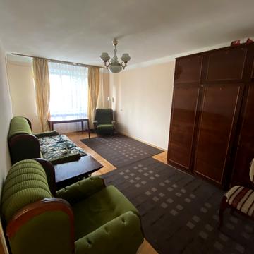 Івана Миколайчука вул., 1б