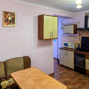 Євгена Коновальця вул., 108