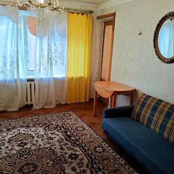 Менахем-Мендл Шнеєрсона вул. (Мініна), 11