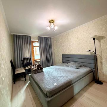 Миколи Міхновського вул., 12/1