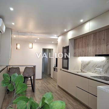 Героїв Небесної Сотні просп., (Будинок 28)