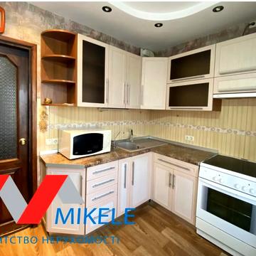 Академіка Єфремова вул. (Командарма Уборевича), 9