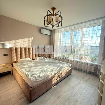 Джона Маккейна вул. (Івана Кудрі), 1