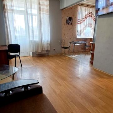 Незалежності вул. (Титова), 3