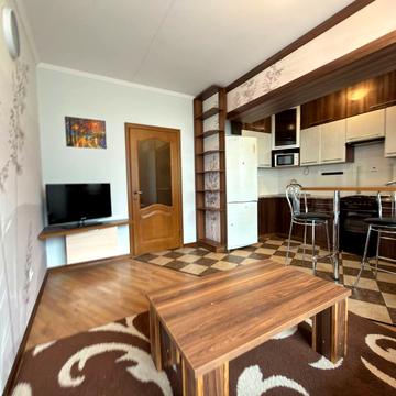 Юліана Целевича вул., 10/2