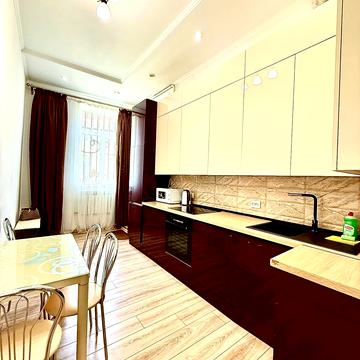 Івана Тиктора вул., 8