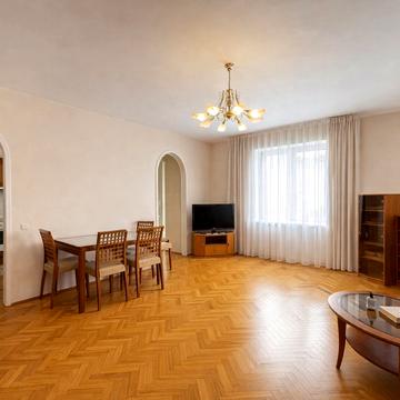 Олександра Кониського вул., 52-58